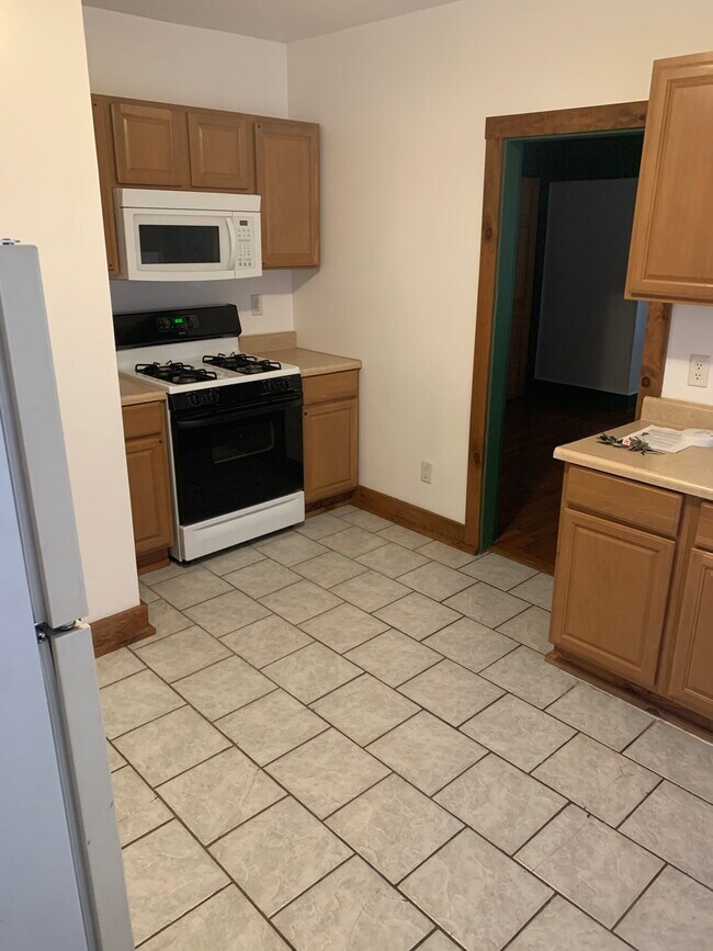 Building Photo - 150 Maplewood Ave