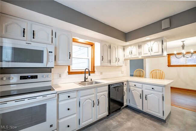 Foto del edificio - 6310 Hampstead Ave