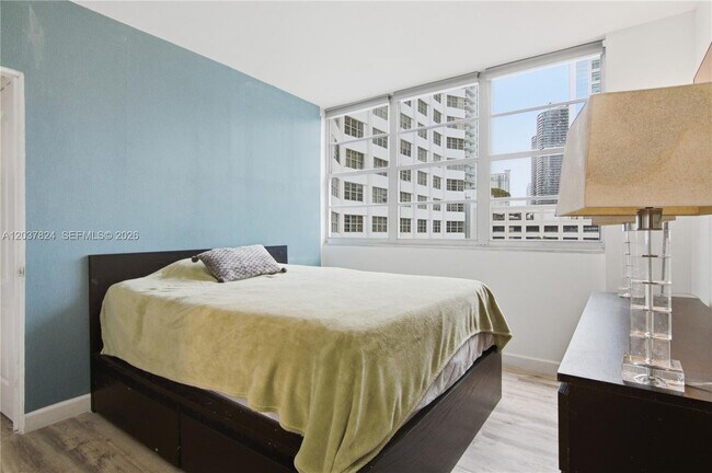 Foto del edificio - 801 Brickell Bay Dr