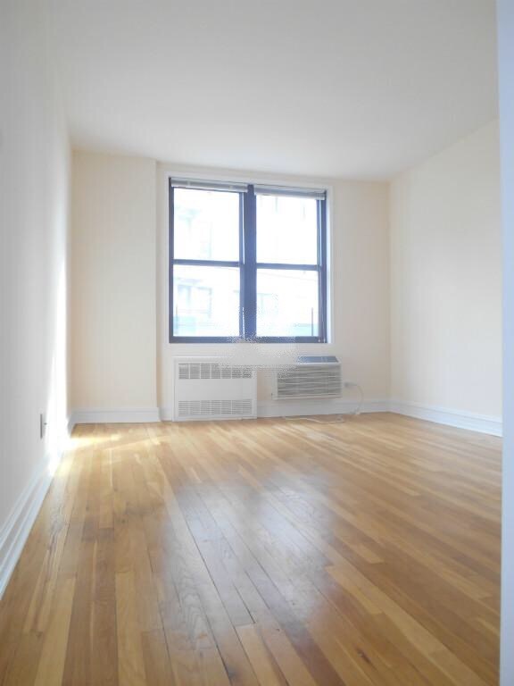 Primary Photo - 301 W 14th St