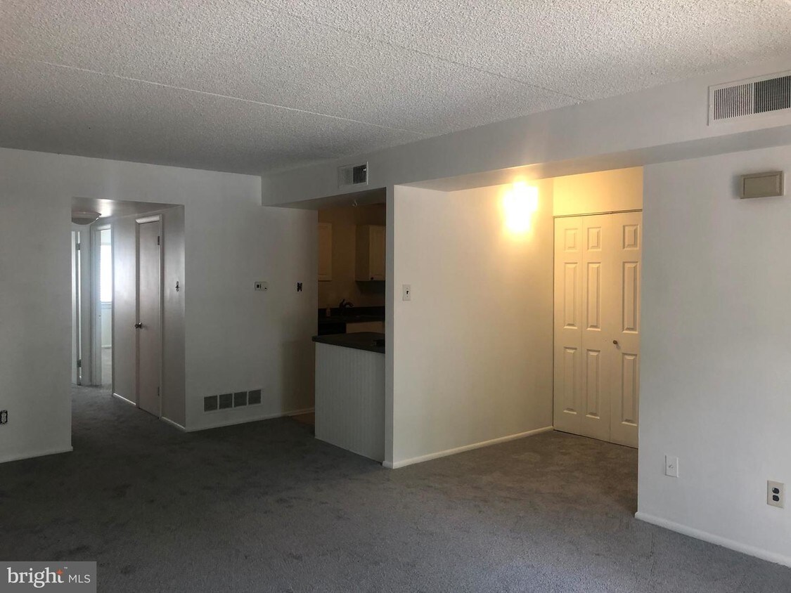Foto principal - 712 Putnam Blvd