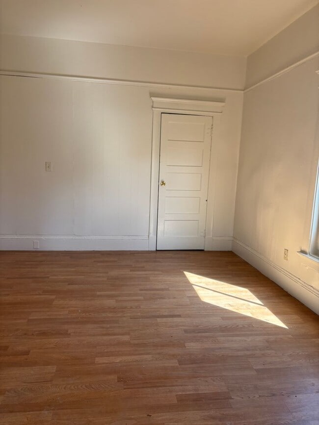 Building Photo - 54-1308