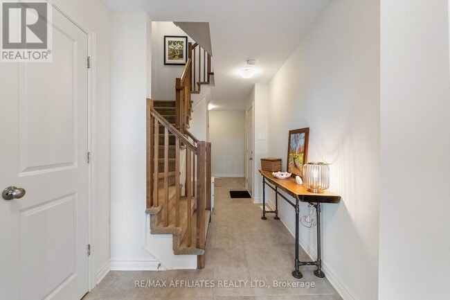 Building Photo - 28 Verglas Ln.