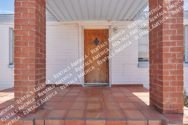 Foto del edificio - 301 W Roger Rd