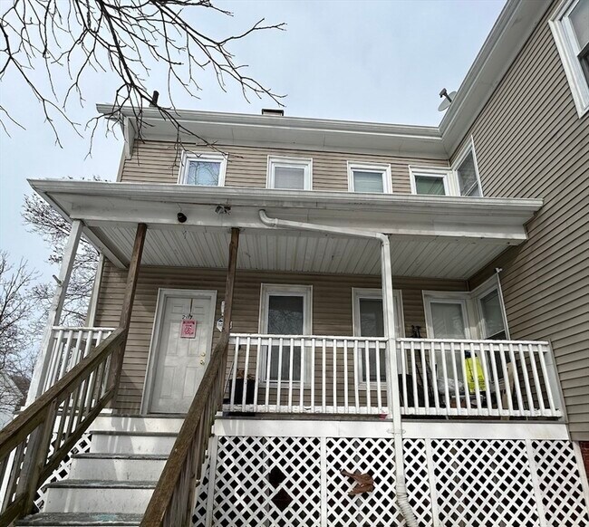 Building Photo - 207 Lincoln St
