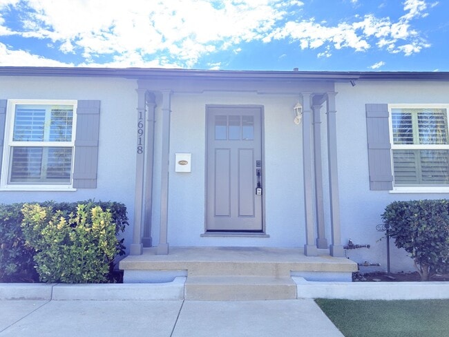 Building Photo - 16918 Schoolcraft St