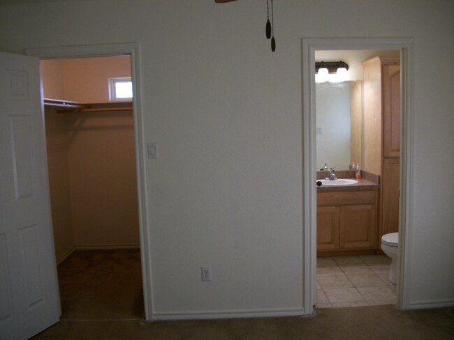 Foto del edificio - 715 N Pecan St