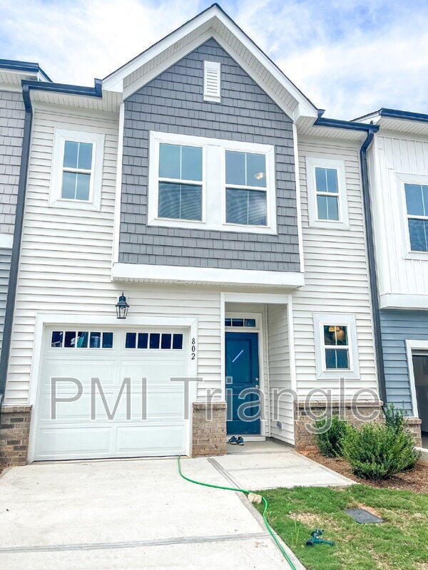 Building Photo - 802 Oak Center Dr