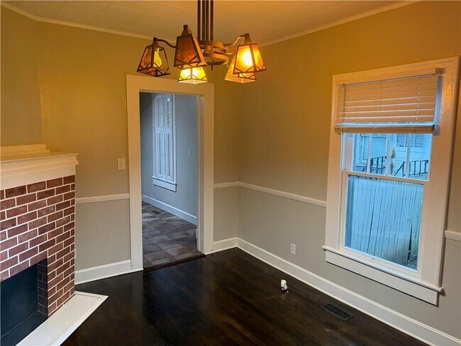 Foto del edificio - 1786 Linwood Ave