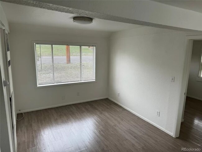 Foto del edificio - 4895 Chase St