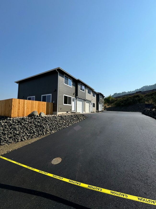Building Photo - 1509 W Thyme Dr