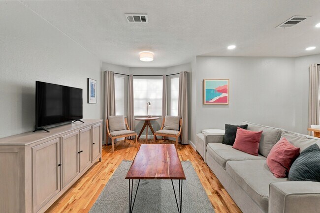 Foto del edificio - 3012 E 16th St