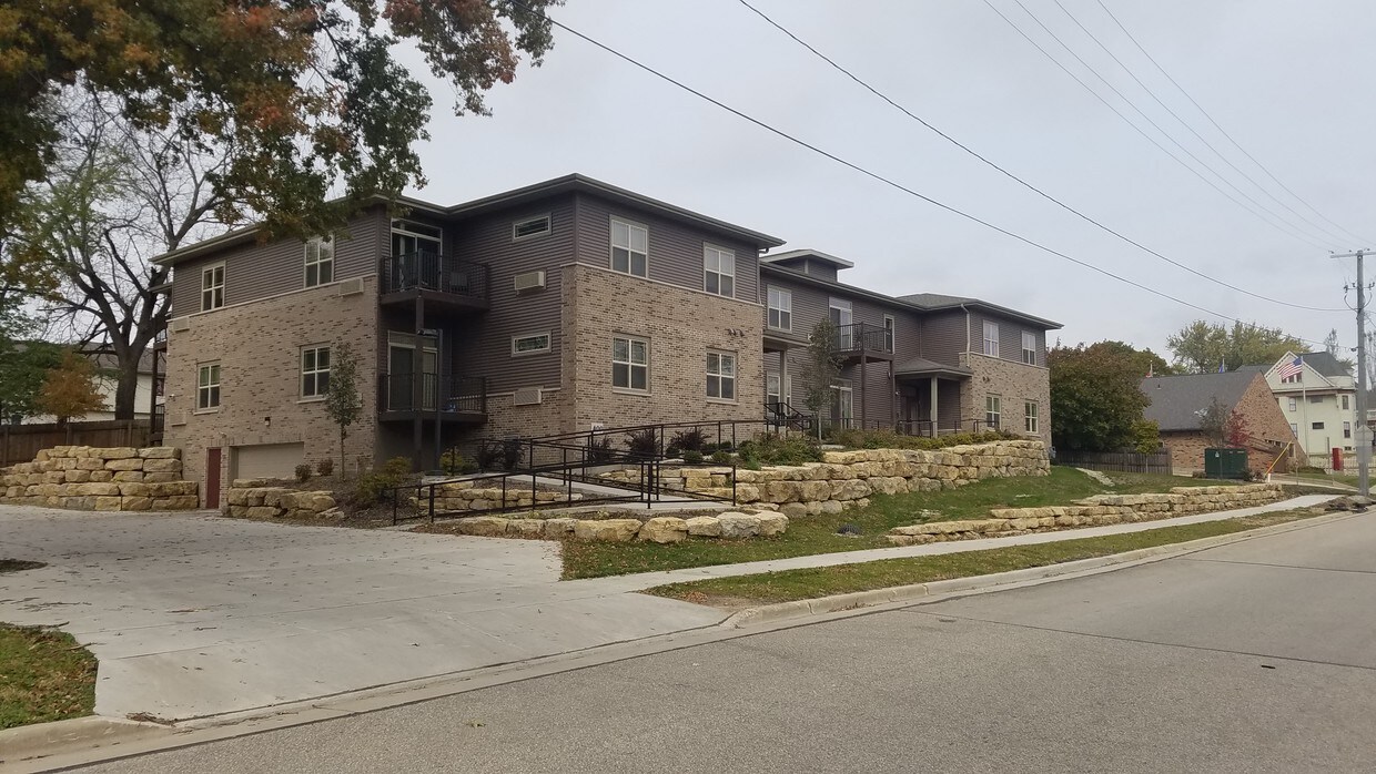 400 S Van Buren St, Stoughton, WI 53589 Apartments in Stoughton, WI