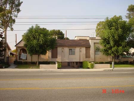 Building Photo - 211-215 W Mission Rd