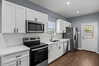 Building Photo - 6105 Avenue L