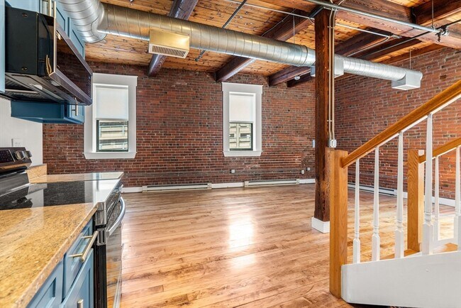 Building Photo - 49 Munroe St