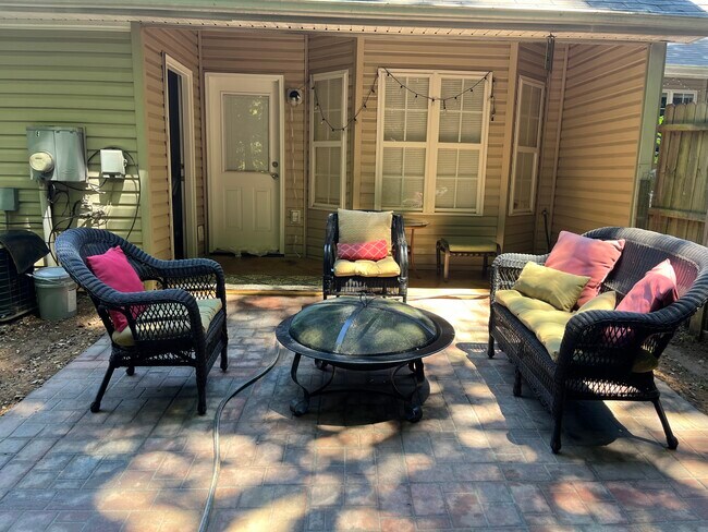 Foto del edificio - 66 Cane Creek Cmn