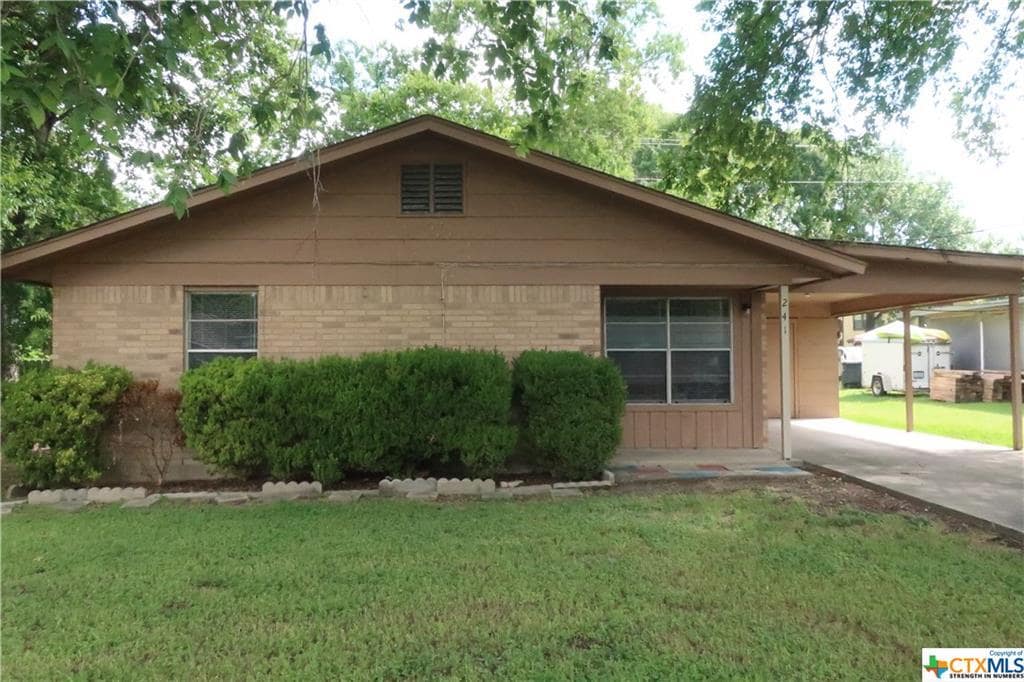 Primary Photo - 241 Bobolink Dr