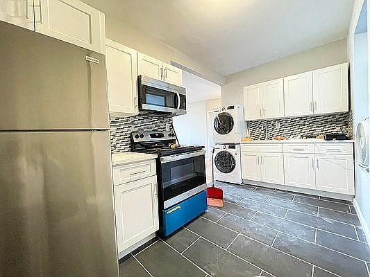 Foto principal - 3 bedroom in BRONX NY 10457