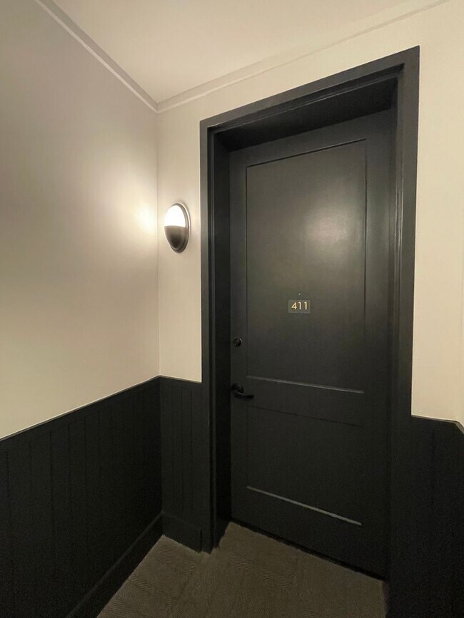 Building Photo - Gorgeous two bedroom newly built condominium at the Gadsden