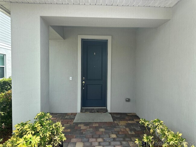 Building Photo - 10179 SW Captiva Dr