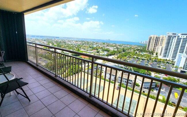 Building Photo - 3400 N Ocean Dr