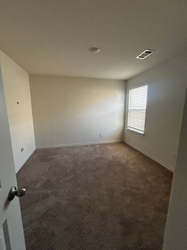 Foto del edificio - 4BR SFR w/ 2,198 Sq Ft near Downtown Elgin