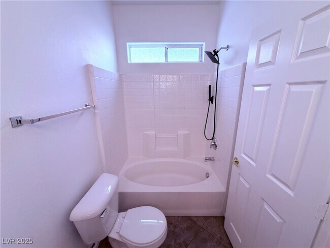Foto del edificio - 5038 Lower Falls Ct