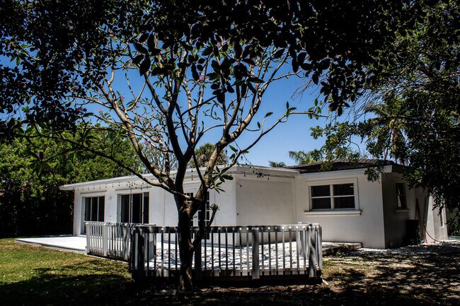Foto del edificio - 898 E Boca Raton Rd