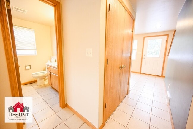 Foto del edificio - 2135 S Broadway