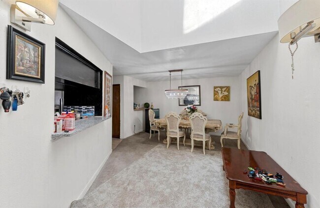 Building Photo - 13307 Robinglen Dr