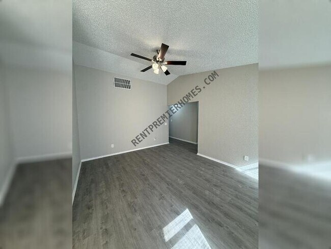 Foto del edificio - 1720 SE 7th St