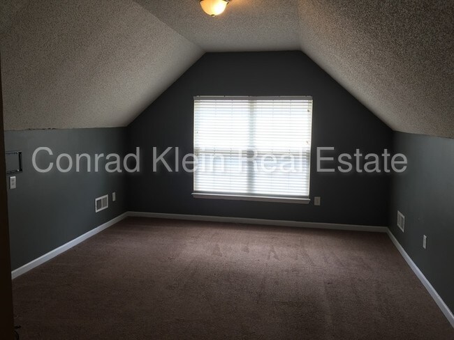 Building Photo - 7304 Ravanna Dr