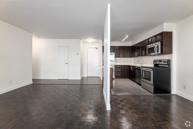 2BR, 1BA - 920SF - Kitchen/Living Room - 2465 Hurontario Street