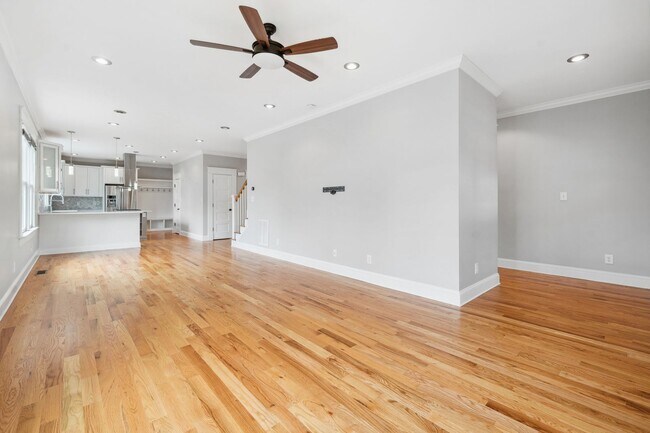 Building Photo - AVAILABLE NOW!!  Stunning 4 Bedroom & 3.5 ...