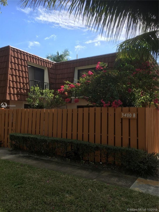 Primary Photo - 3400 Spanish Wells Dr