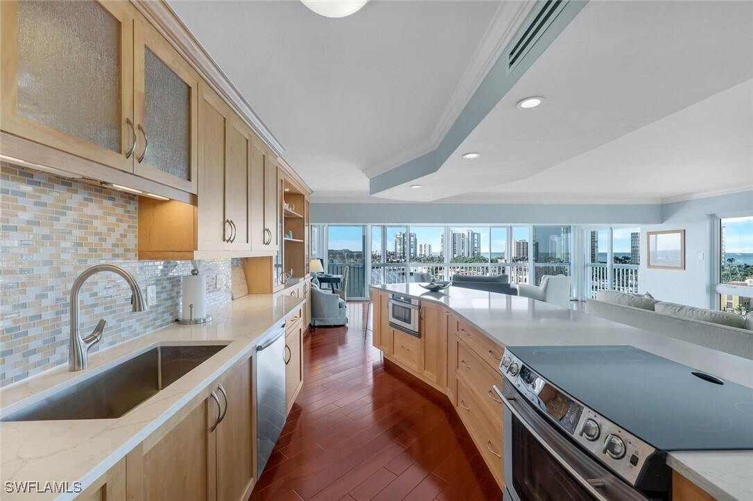 Foto principal - 250 Park Shore Dr