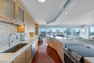 Building Photo - 250 Park Shore Dr