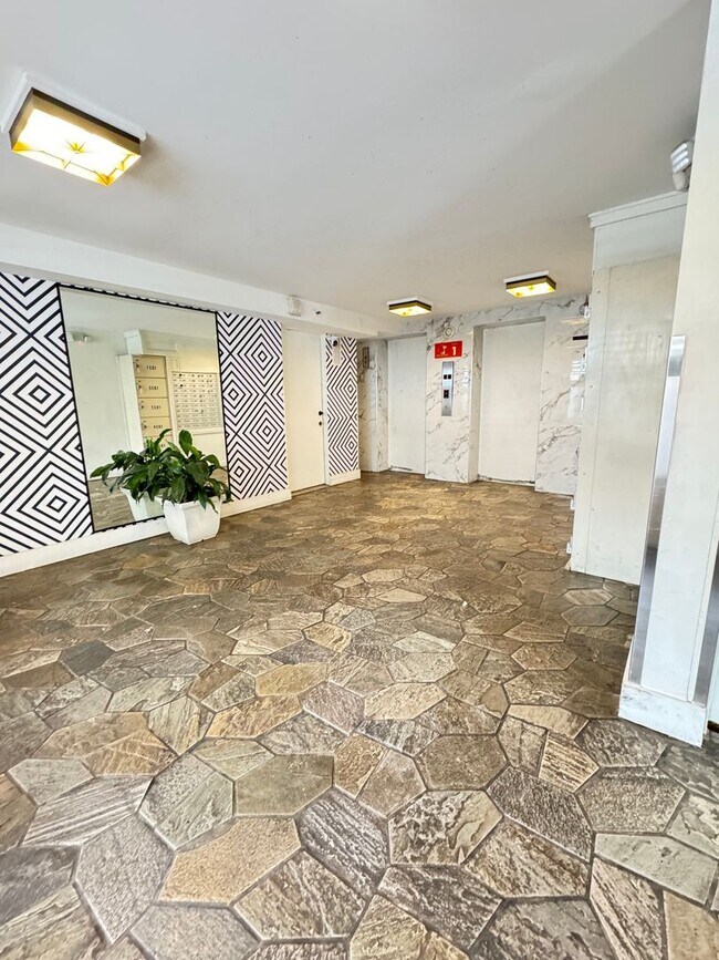 Foto del edificio - Newly Renovated Studio in the Heart of WAIKIKI