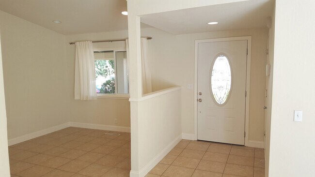 Building Photo - Livermore Magnolia, 3 Br. 2 Ba., Great Location Near Schools, Shops, Restaurants & Parks!