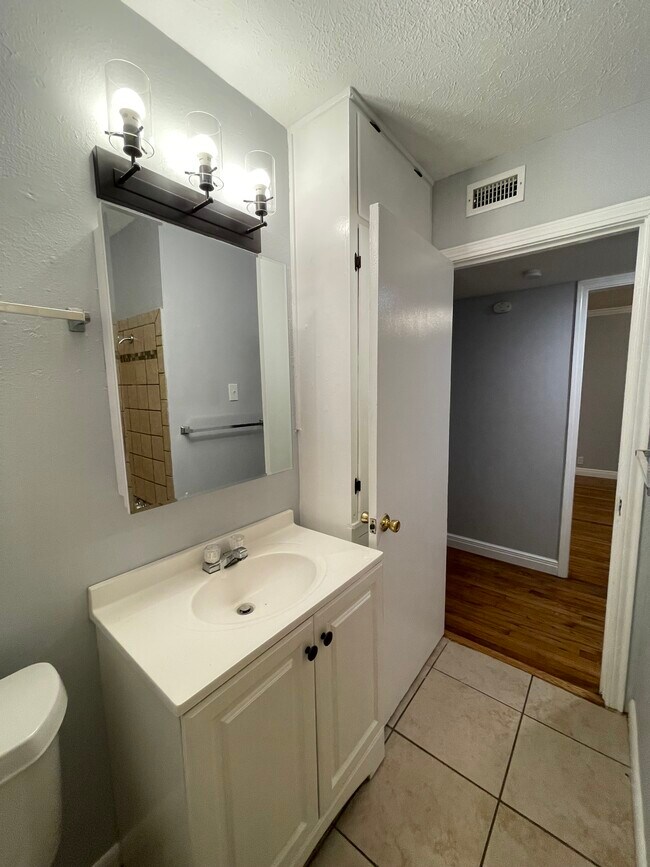 Foto del edificio - 4434 Kirkwood Dr