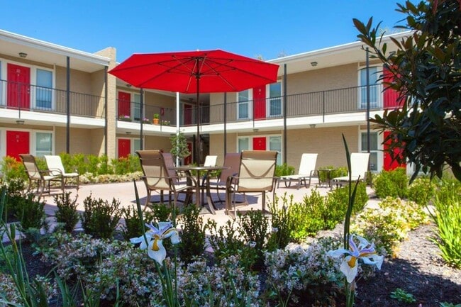 Courtyard - 835 Heights
