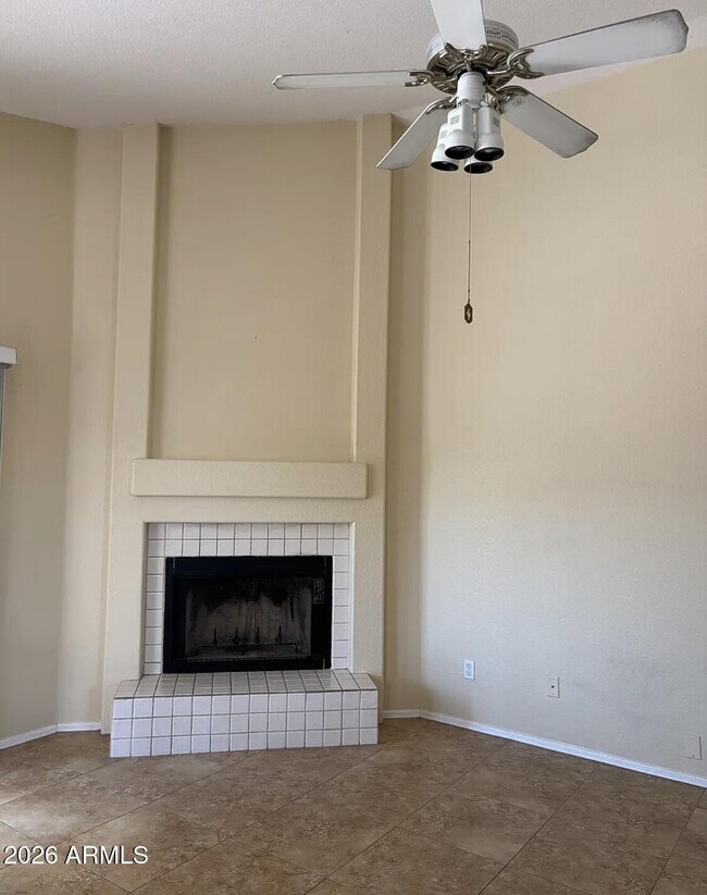 Building Photo - 1289 W Maria Ln