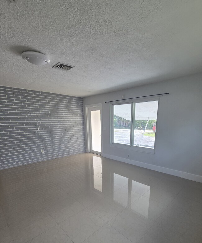 Foto del edificio - 4764 SW 34th Terrace