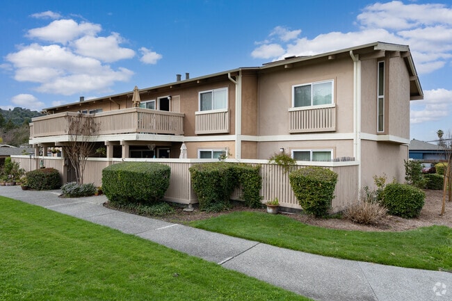 Building Photo - Country Club Apartments