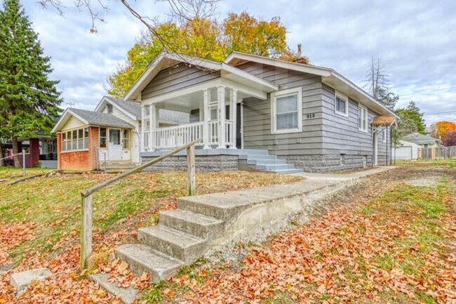 Photo - 919 N Bradley Ave House