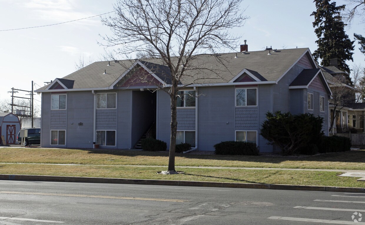 Building Photo - 1300 9th Ave