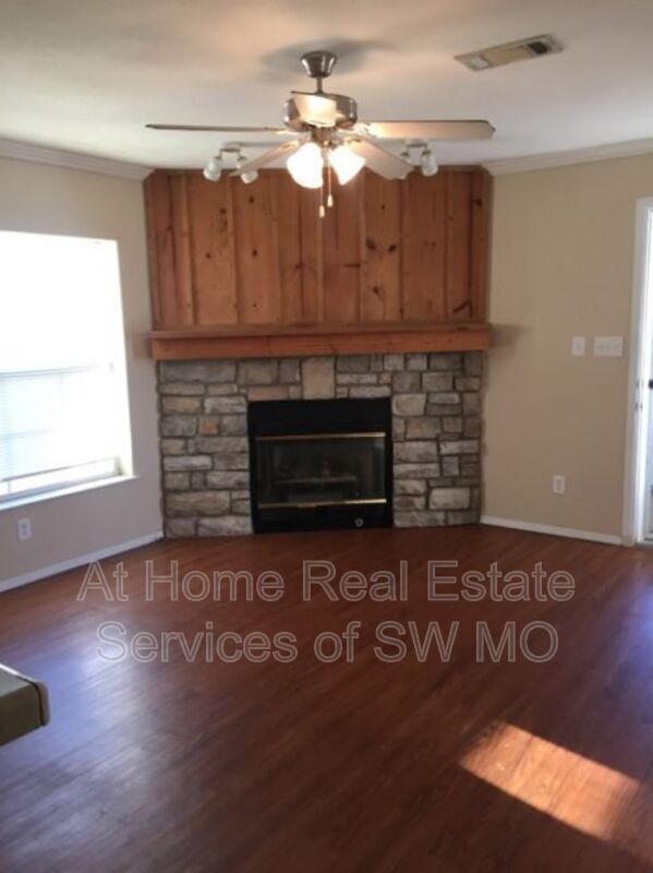 Foto del edificio - 503 W Warren Ave