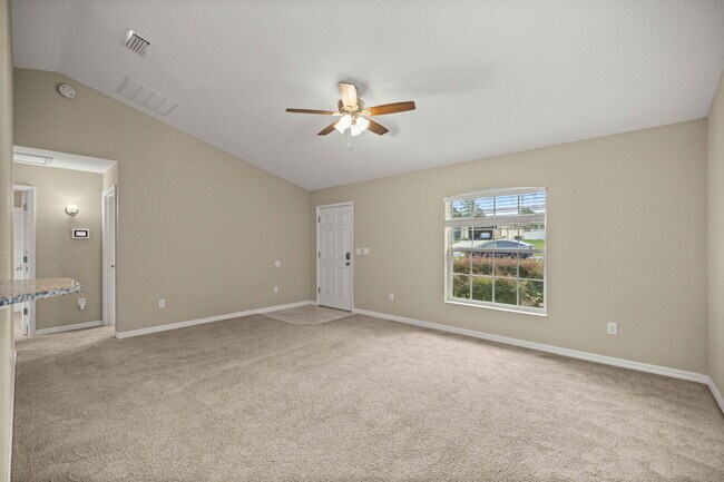 Foto del edificio - Newer 3BR Home on Nearly 1/4 Acre | Screened Lanai | Available Now!