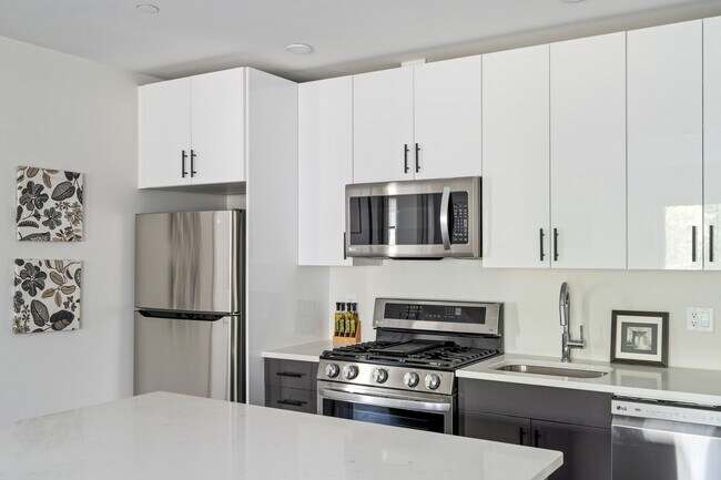 Foto del edificio - 319 Belgrade Ave